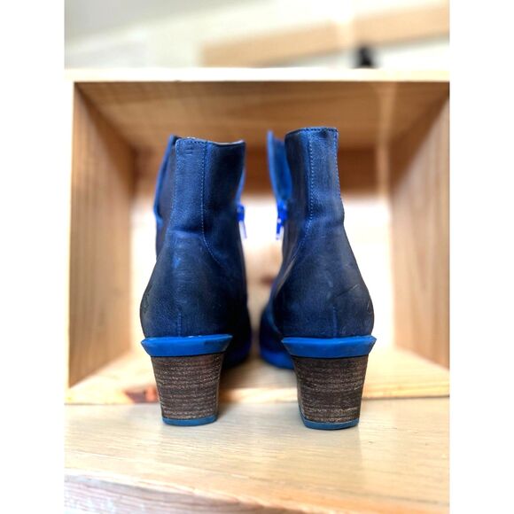 John Fluevog Hopefuls Rosy Royal Blu Buffed Toe 2.25" Heel Leather Booties SZ 6 - Picture 4 of 9